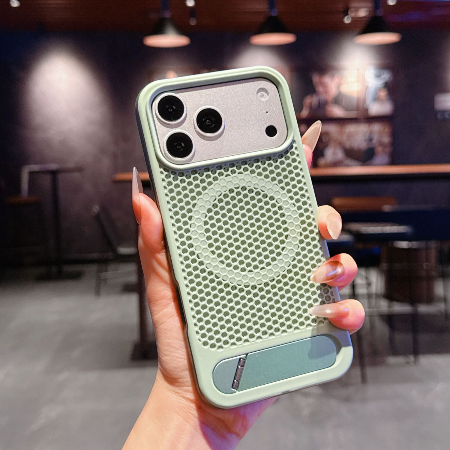 Magnetic Charging Stand - Magnetyczne etui chłodzące do iPhone'a 17